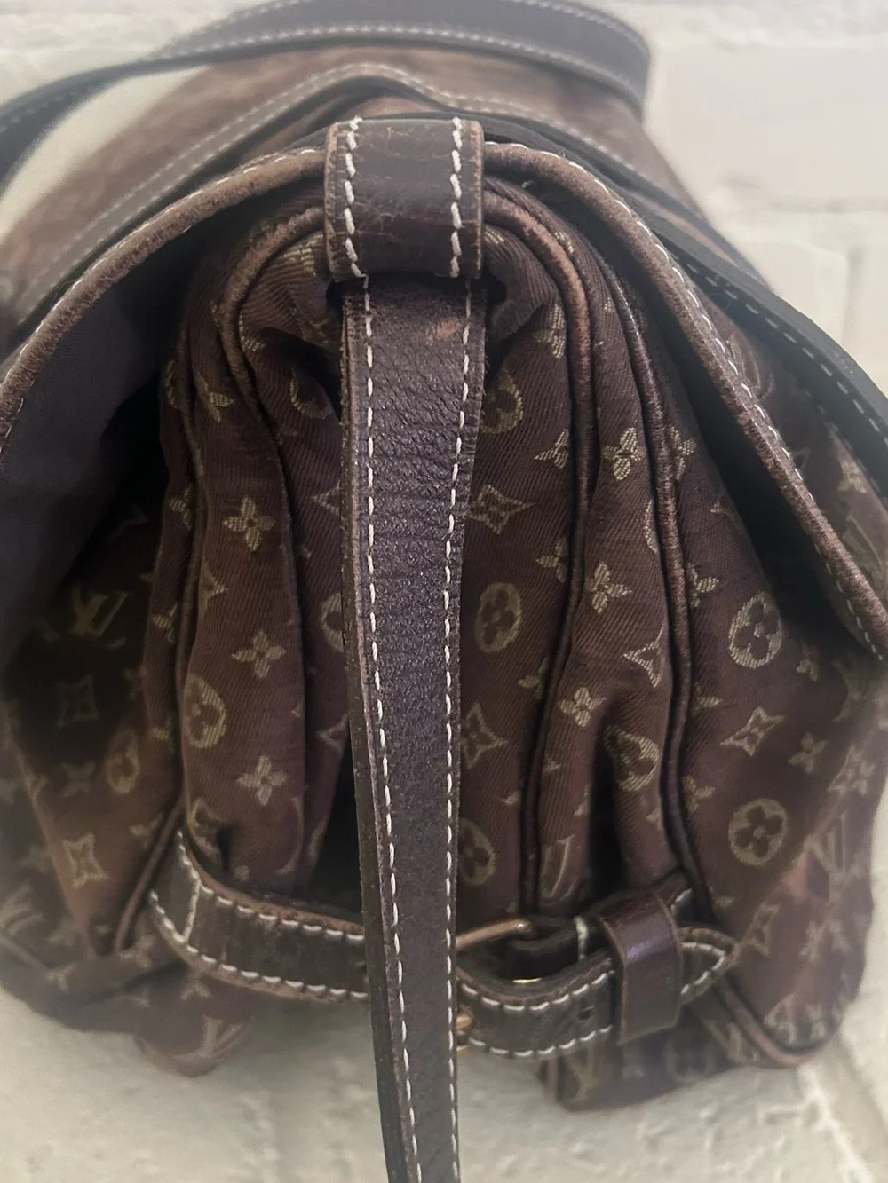 Louis Vuitton Ebene Saumur 25